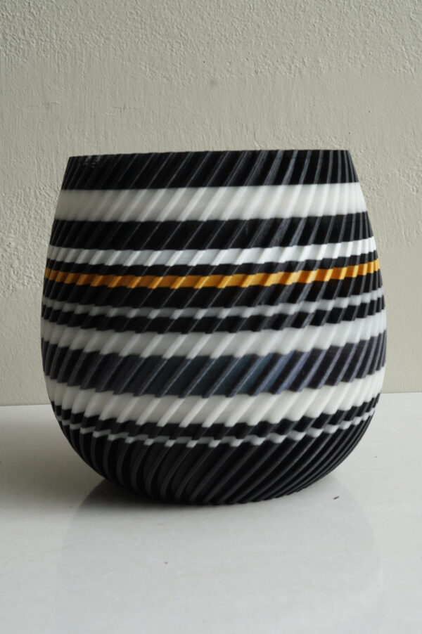 Aurora Strata Vase - Image 2