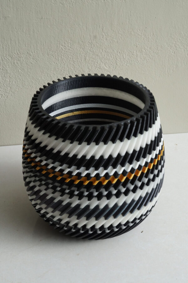 Aurora Strata Vase - Image 3
